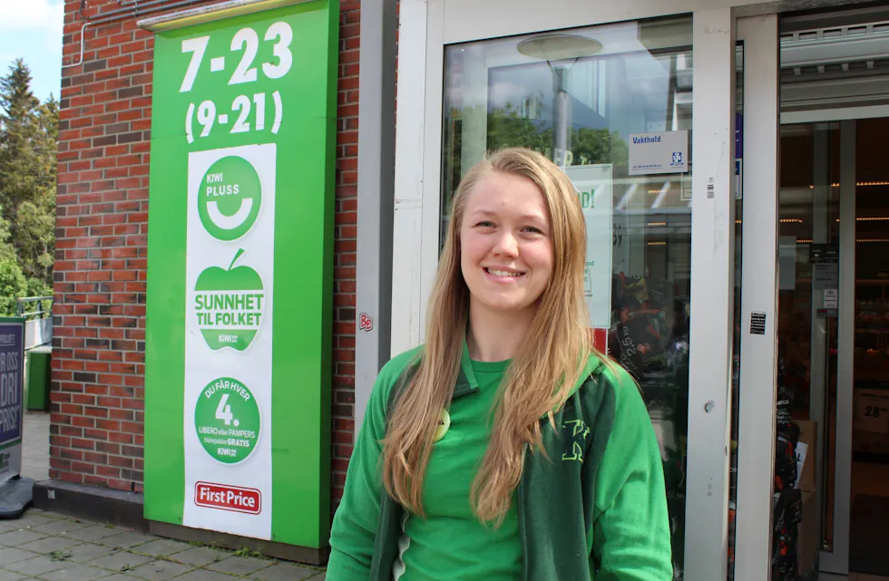 LOKAL BUTIKKSJEF: Carina Sørum er oppvokst på Ellingsrud. Nå er hun tilbake som butikksjef. Foto: