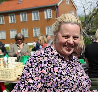 VIL HA LIV OG RØRE: Og derfor arrangerer Monica «Frøken Rosa» Wiger markedsdager på Grorud. Foto: Ørjan Brage