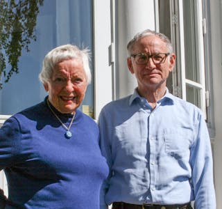 Bodil Nordvik (t.v.) og Leif-Runar Forsth håper at både politikere og interesserte tar turen til Grorud samfunnshus 14. juni. Foto: