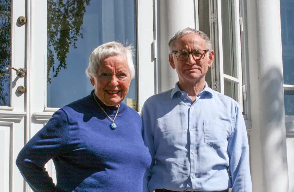 Bodil Nordvik (t.v.) og Leif-Runar Forsth håper at både politikere og interesserte tar turen til Grorud samfunnshus 14. juni. Foto: