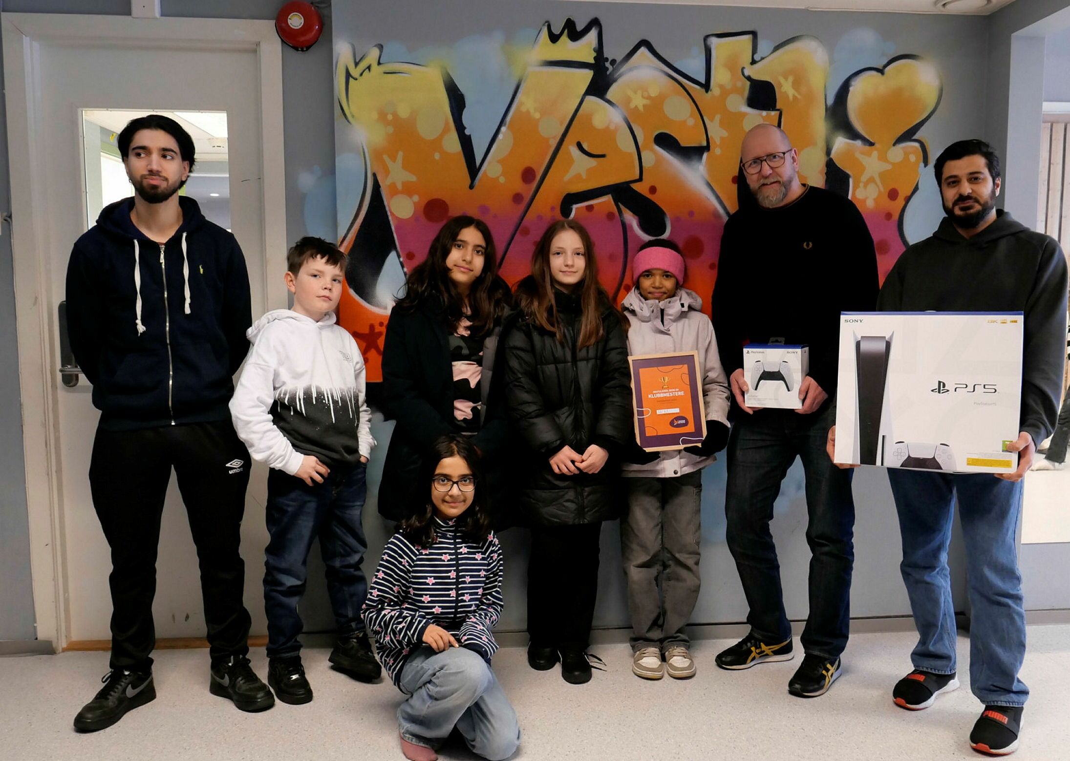 TOK SEIEREN: Vestliklubben har vært best på psykisk helse, og fikk glede seg over en splitter ny Playstation 5. (Foto: Ungdom og Fritid). Foto: Ungdom og Fritid