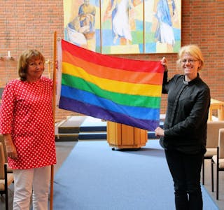 <strong class="nf-o-text--strong">KLARE FOR SKEIV MESSE:</strong> Kari Gladtvet og Klara Vogl setter fokus på homofiles rettigheter på søndag. Foto: