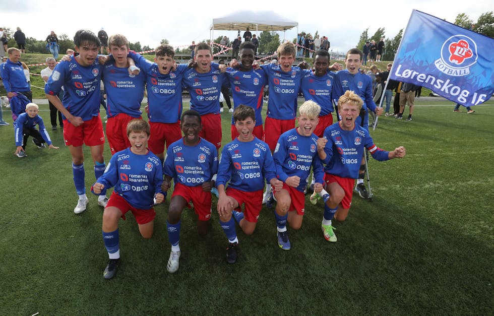 NÆRMERE FINALE:Full jubel for gutta på Lørenskog som med 1-0 seier over Ullern IL er et steg nærmere en finale i årets Norway Cup. Foto: Rolf E. Wulff