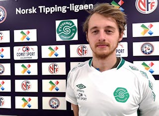 BLIR MED VIDERE: Kasper Amdal blir med Stovner Sportsklubb videre i minst to nye år. Foto: