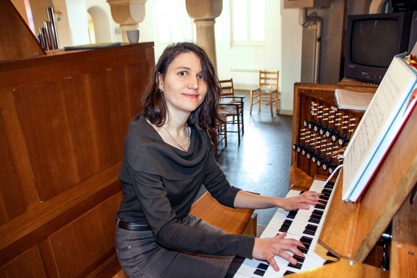OPERA I KIRKEN: Organist Marta Tsvettsikh gleder seg til å dele operaperler med folket førstkommende søndag. Foto: