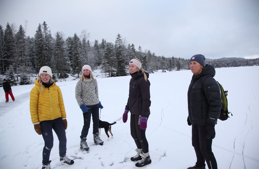 HØYGIR: Ylva Horten (f.v), Natalie Blomseth, Oline Horten og Camilla Horten. – Det blir 28 runder i dag, spøker Camilla. Foto: