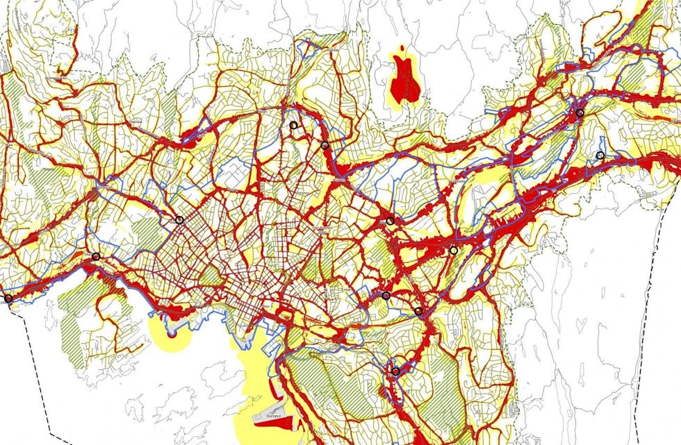 AVVIKSSONER: De blå strekene er avvikssoner og de røde områdene er røde støysoner. Man kan klart se et skille i Oslo der de røde sonene er – nemlig i Oslo øst og Groruddalen. Det er her regjeringa nå har godkjent å bygge boliger. Illustrasjon: PBE  Foto: