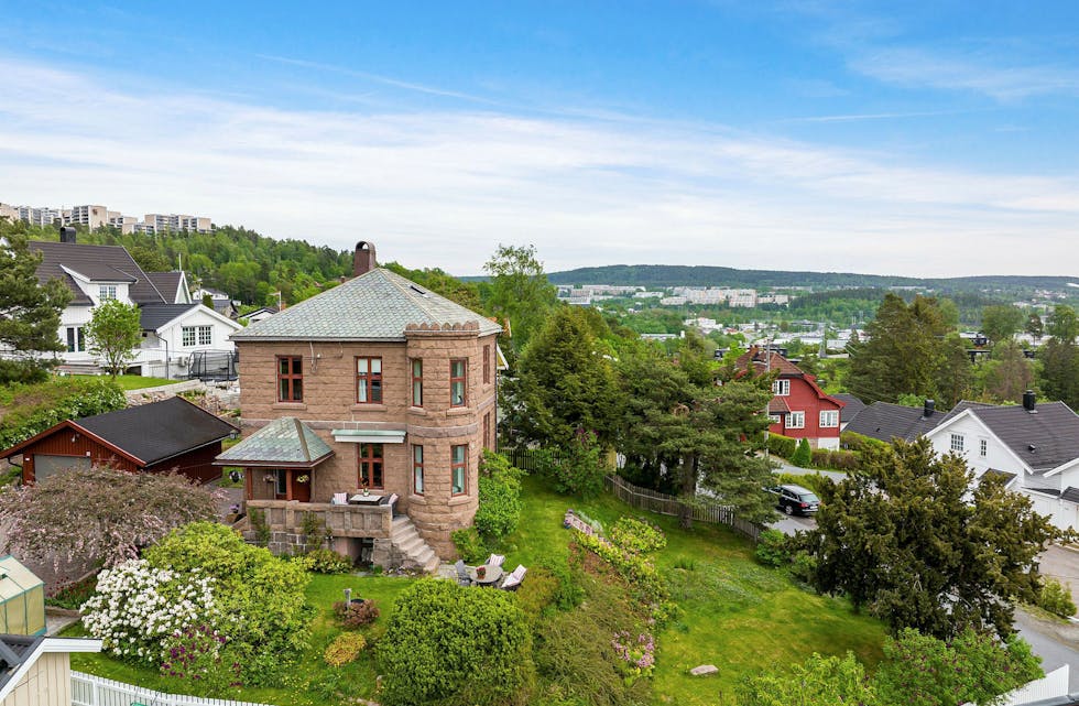 SOLGT: Villaen i Teppaveien har fått nye eiere. Foto: Fotograf Ørnelund AS