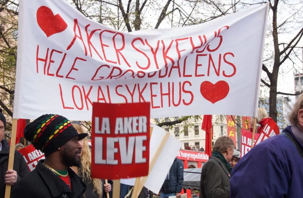 KJENT BUDSKAP: Også i årets 1. mai-tog var budskapet at Aker er Groruddalens sykehus. Foto: