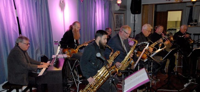 LEVERTE VARENE: Jazz Society Orchestra sto for en flott jazzkonsert under Jazz På Vardeheim på fredag. Foto: Anne-Lise Haanæs