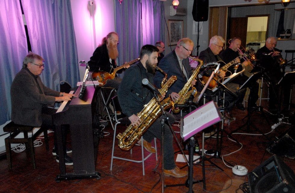 LEVERTE VARENE: Jazz Society Orchestra sto for en flott jazzkonsert under Jazz På Vardeheim på fredag. Foto: Anne-Lise Haanæs