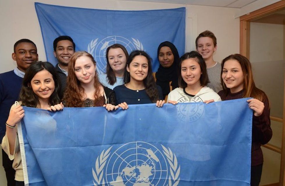 FIN GJENG: Bani Singh (i midten) sammen med resten av FN-sambandets ungdomspanel. Foto: Terje Karlsen / FN-sambandet