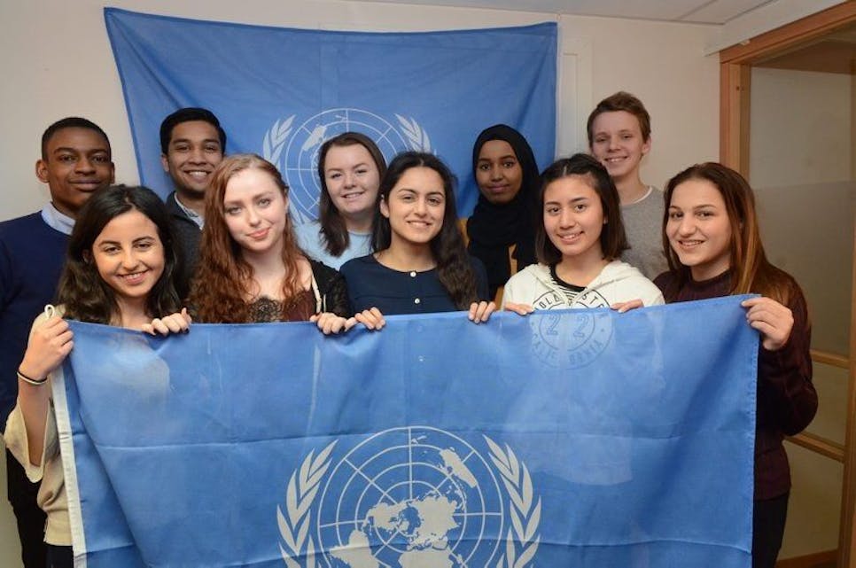 FIN GJENG: Bani Singh (i midten) sammen med resten av FN-sambandets ungdomspanel. Foto: Terje Karlsen / FN-sambandet