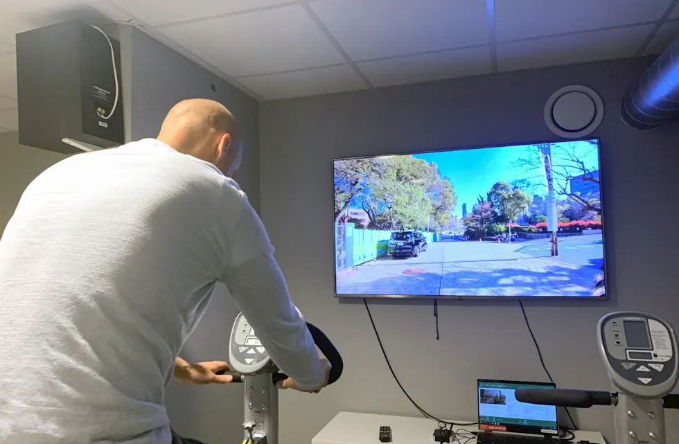 MOTIVIEW-SYKKELEN: Med Motiview-sykkelen kan brukerne sykle ukjente og kjente steder. Foto: