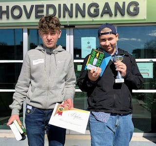 TIL TOPPS: Veitvet-guttene Benjamin Huskovic (14) og Mohammad Elsanov (14) gikk seirende ut av fredagens finale i International Language Competition (ILC). Foto: