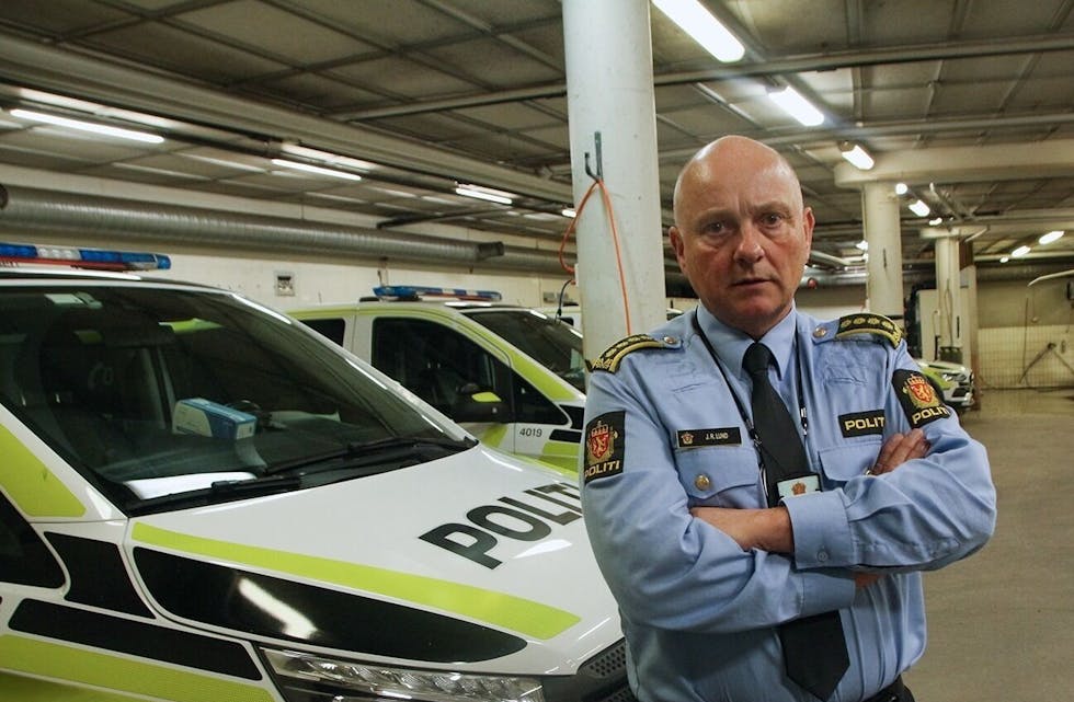 John Roger Lund er enhetsleder i Øst politidistrikt, og sier at politiet setter inn alle nødvendige ressurser for å oppklare skyteepisodene og å forhindre nye. Han understreker at befolkninga i Groruddalen ikke trenger å gå rundt å føle seg utrygge. Foto: Ørjan Brage