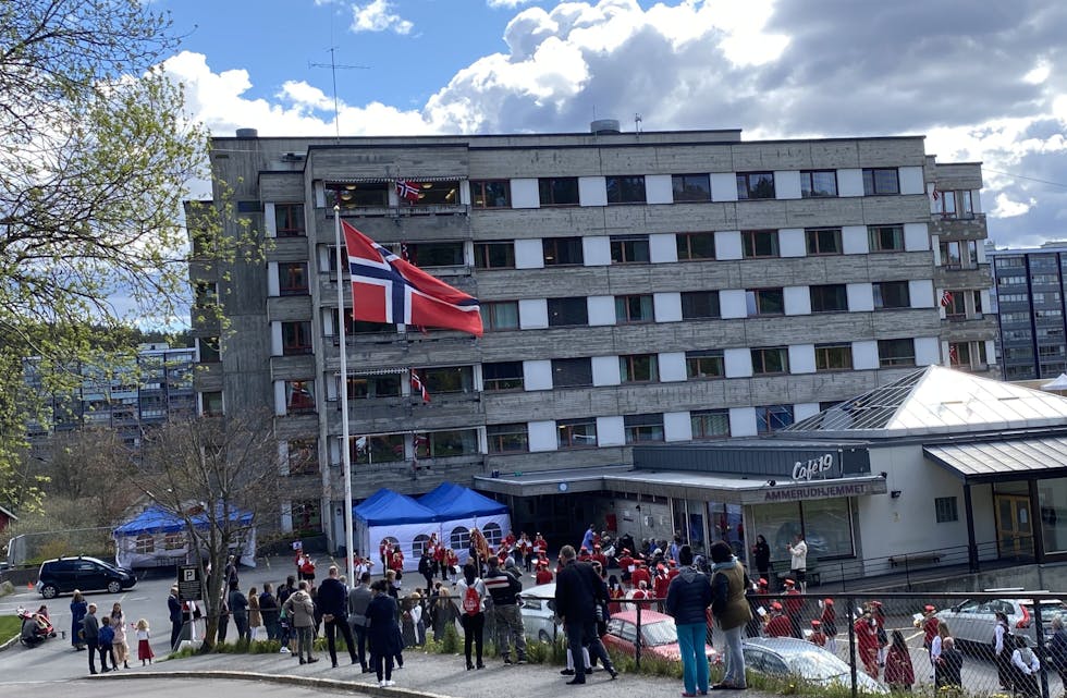 Korpset tok også turen innom Ammerudhjemmet og spilte for de eldre. Foto: