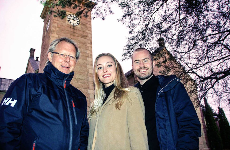 KLARE FOR GRORUD: Knut Marius Djupvik, Stine Hole Ulla og Ole Edvard Antonsen ser fram til å spre julestemning i Grorud kirke lørdag 15. desember. Foto: