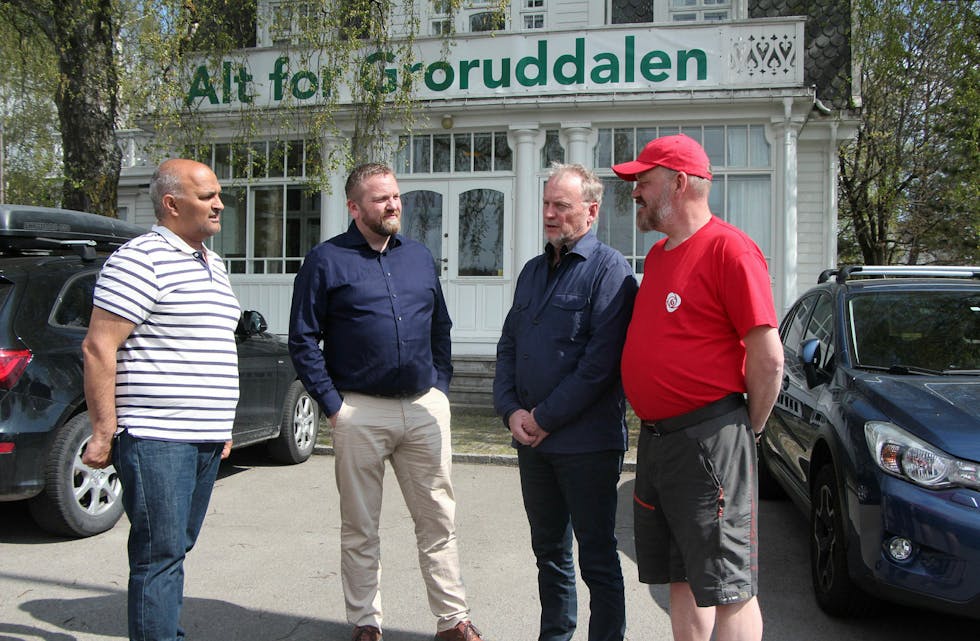 MINNES KIELLAND: Rashid Nawaz (Ap), Anders Røberg-Larsen (Ap), Raymond Johansen (Ap) og Lars Erik Fuglesang (Ap) har lært å kjenne Hjalmar Kielland opp gjennom årene. Foto: Sindre Veum Apneseth
