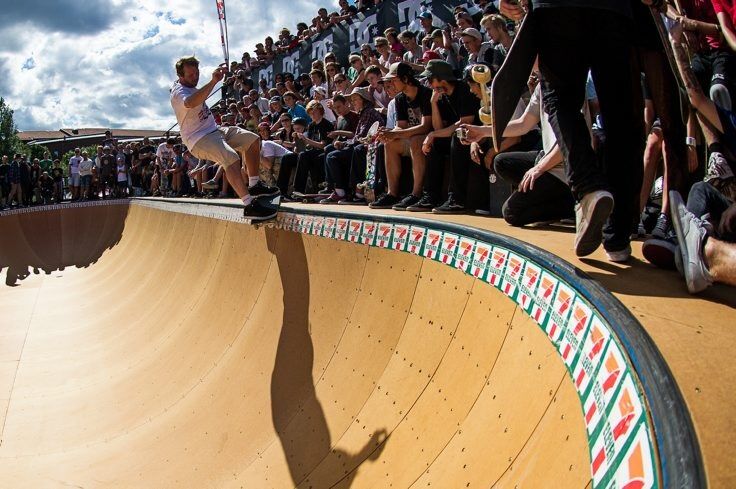 FOLKEFEST: Skating i Norge har vokst og vokst helt siden forbudet ble opphevet i 1989. Da blir det fort folkefest når NM arrangeres. Foto:
