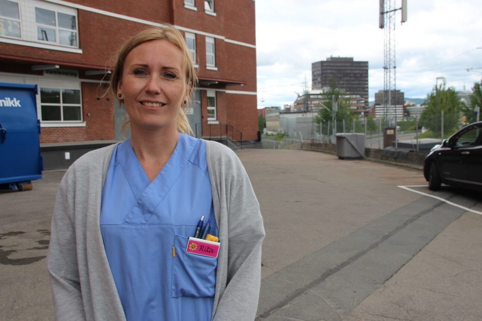 HVERDAGSHELT: Hjelpepleier Rita Einarsen er et godt eksempel på hvor viktig jobb de ansatte i hjemmetjenesten har. Foto: