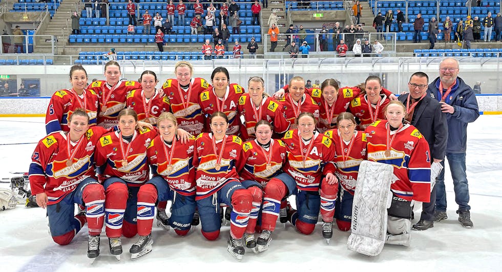 MEDALJØRER: Hasle-Lørens ishockeydamer kunne stolt vise fram sine medaljer etter en ellevill bronsefinale mot Storhamar i NM-sluttspillet. Foto: