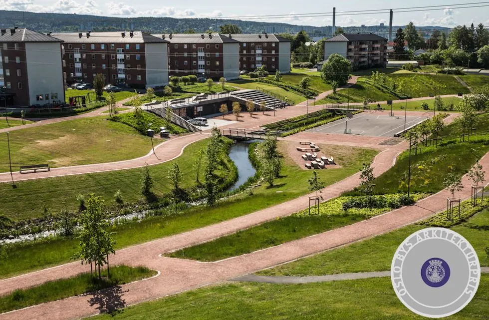 HER ER DEN: Kafeen ligger flott til i prisbelønte Bjerkedalen park i Bydel Bjerke. Foto: