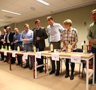DEBATT: Partiene Frp, Høyre, Venstre, KrF, Sp, MDG, Ap, SV og Rødt var representert under debatten på Tveita. Foto: