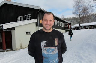 VELLYKKET: Alexander Lilletjernbakken Aker på Mariholtet sportsstue solgte boller som varmt hvetebrød i 2023. La oss håper det «boller» på seg i 2024. 