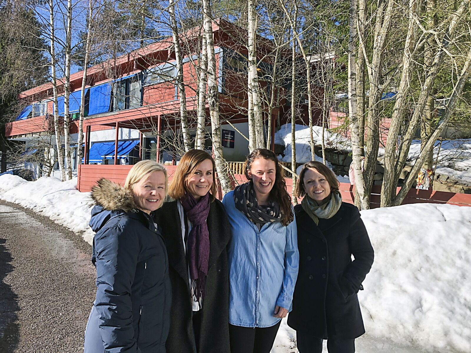NYTT TILBUD: Familiehagen gir tilbud til foreldre og barn. Marte Øien von Køppen (f.v.), Monika Breiby Ekeberg, Mariann Oppberget og Elizabeth Hernholm håper mange vil benytte seg av tilbudet. Foto: