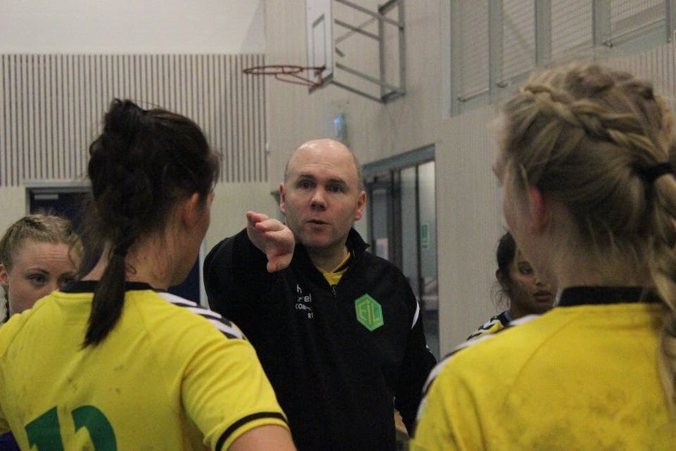 SKUFFET: Ellingsrud-trener Thomas Sigolsen var svært skuffet over lagets prestasjoner i helgen. Foto: