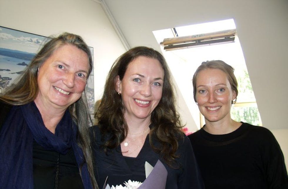 KVINNER SOM STÅR BAK: Her er daglig leder av UngArena, Inger Sønderland, flankert av bydelsoverlege Irene Teslo (t.v.) og psykolog Astri Sand Holt. Foto: