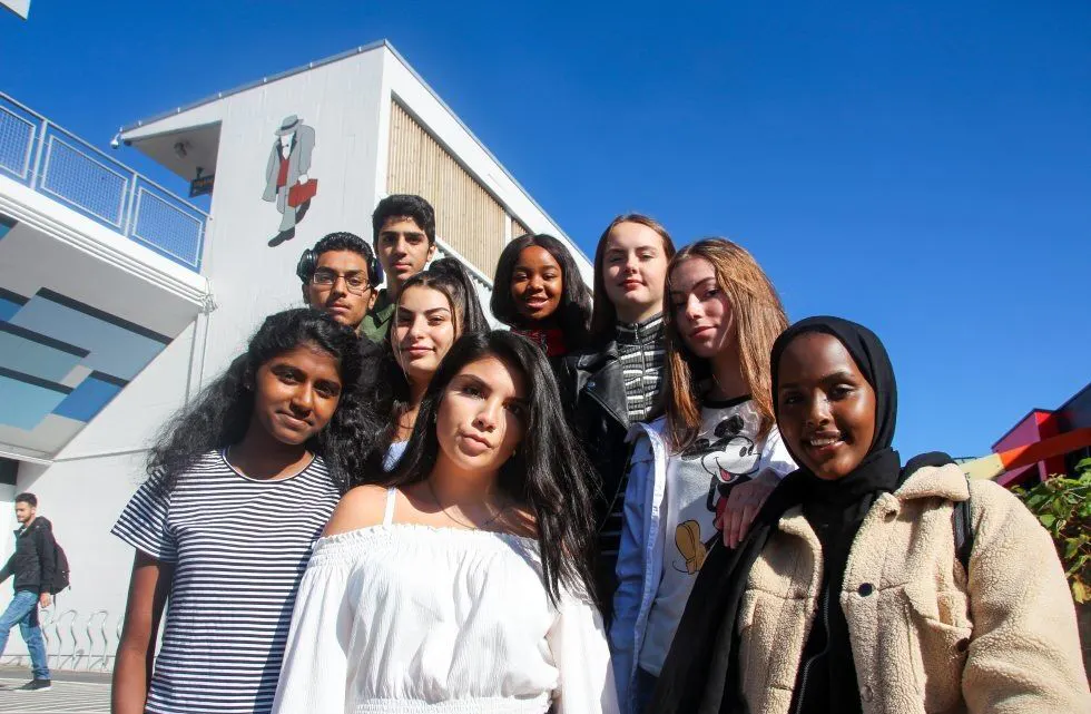 KLARE FOR SHOW: Kandidatene til årets Veitvetpike og -gutt gleder seg til å vise fram det de har jobbet med den siste tiden.