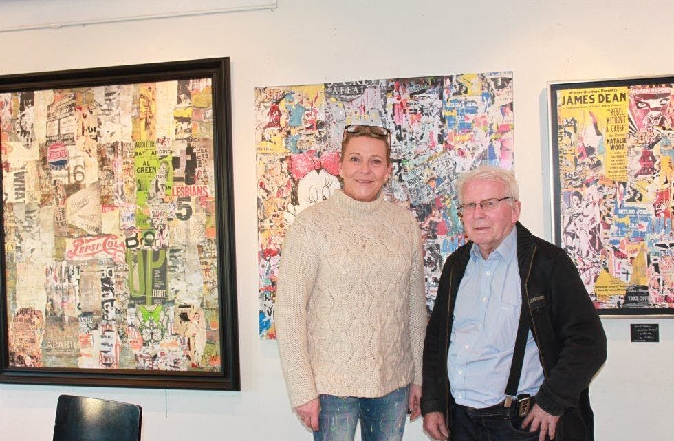 TO AV UTSTILLERNE: Kunstnerne Kristina Stålung og Jan Skaug. Her foran noen av Stålungs bilder. Foto: