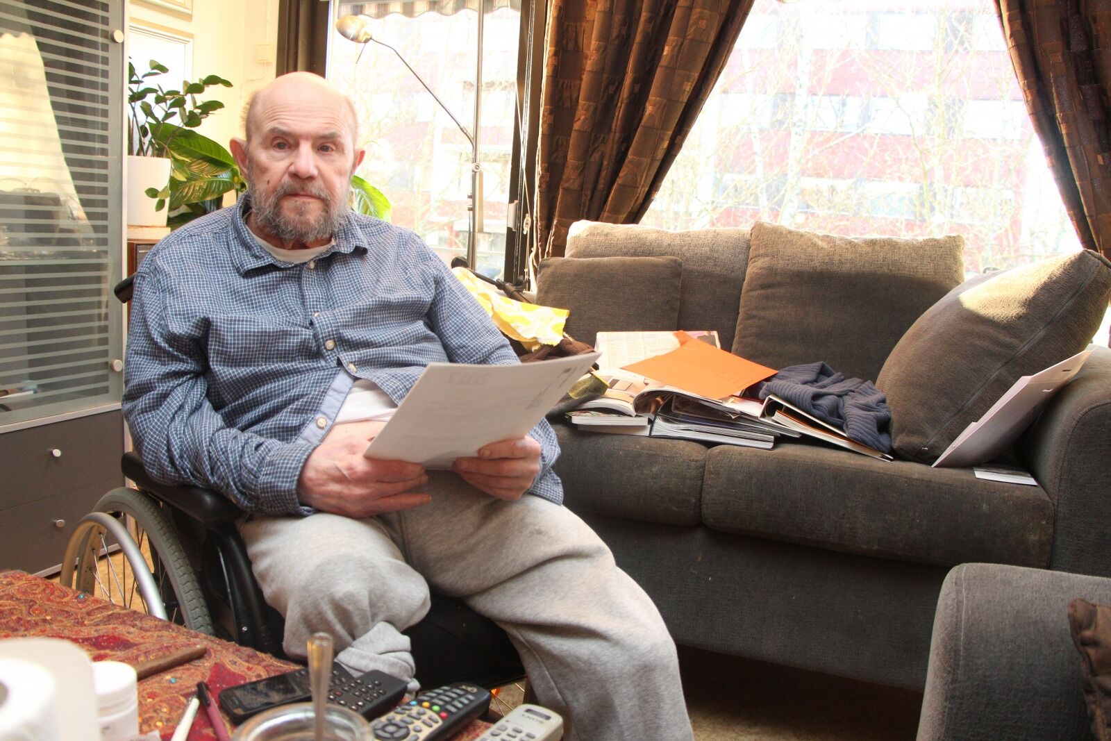 LEI: Lennart Sikstrøm er lei av dårlig kommunikasjon blant sykepleiere og bydelen.  Foto: