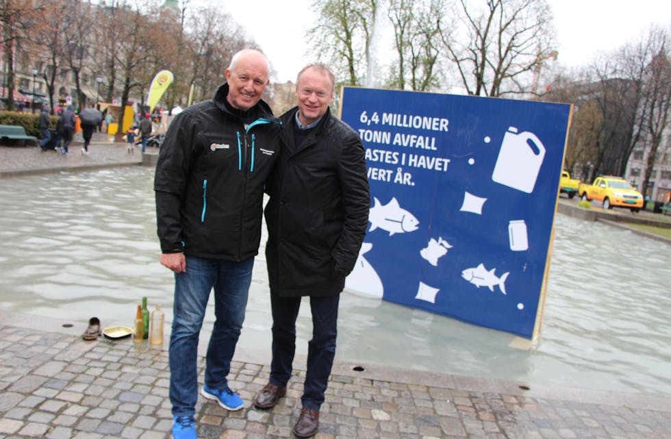 VÅTT, MEN GODT: Ruskengeneral Jan Hauger og byrådsleder Raymond Johansen (Ap) storkoste seg med å feire Ruskendagen 2016 – til tross for ruskevær.  Foto: