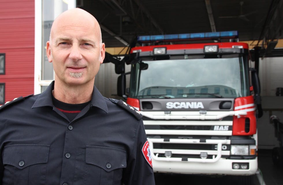NY MANN PÅ VAKT: Robin Gustavsen er den nye stasjonssjefen på Grorud brannstasjon. Mannskapet her er ansvarlig for brannberedskapen i hele Groruddalen.  Foto: