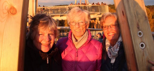 ET LANDEMERKE: Inger Rath, Sylvi Vaage og Anne Berit Andreasen er veldig imponert av Stovner. Foto: