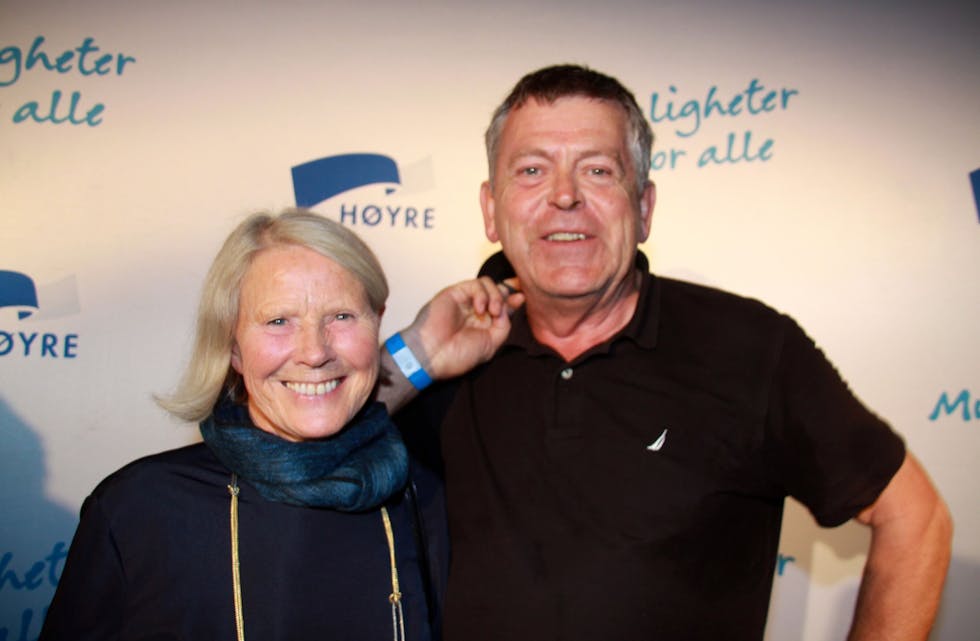GRØNNE I HØYRE: Grete Horntvedt (Alna) mener Høyre er mye grønnere enn det folk tror. Her står hun med Oddmund Østebø fra Bjerkes høyrelag. Foto: