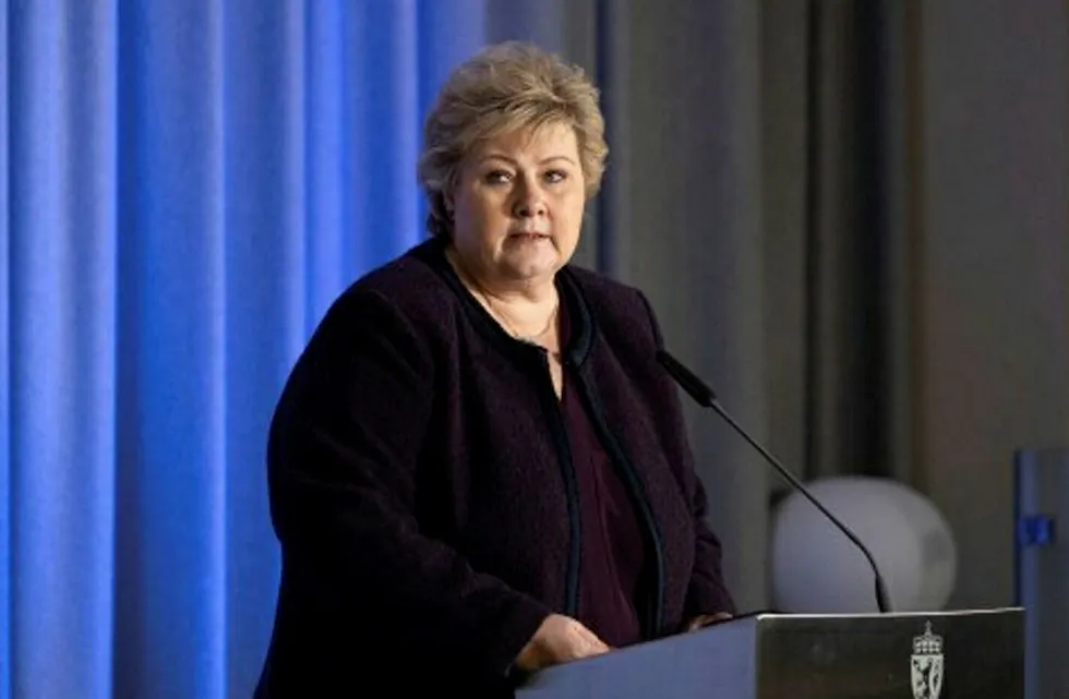 PLANEN ER LAGT: Statsminister Erna Solberg la onsdag fram regjeringens plan for åpning nasjonalt. Her fra en tidligere pressekonferanse. Foto: Jan Richard Kjelstrup