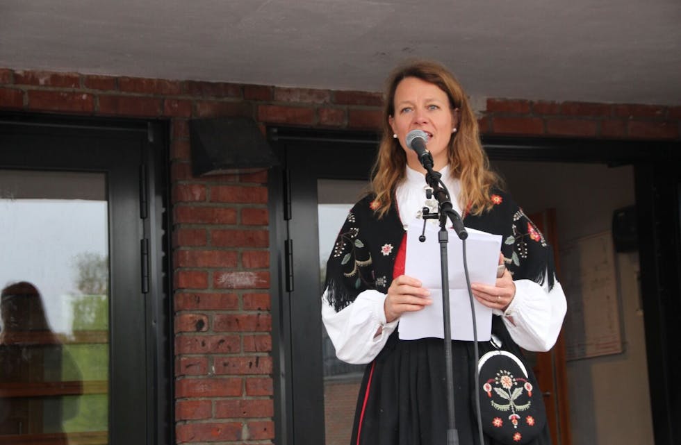 STARTET DAGEN: Rektor Katrine Sølvberg ønsket velkommen og alle en fin feiring. Foto: