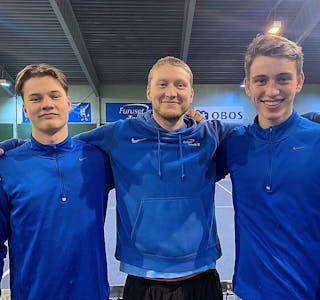 NORGESMESTRE: Furuset Tennis,Äô Eivind Tandberg (fra venstre), Henrik Huus (lagkaptein) og Kristoffer St?ohlbrand gikk til topps i junior-NM for lag. Foto: