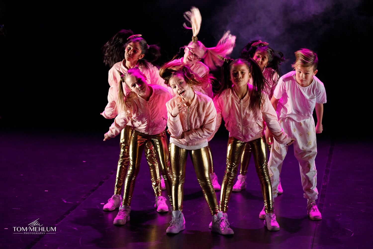 SURREAL PÅ ANDRE PLASS: Dansegruppa trosset alle odds, da de kom på andre plass. Foto: Tom R. Mehlum