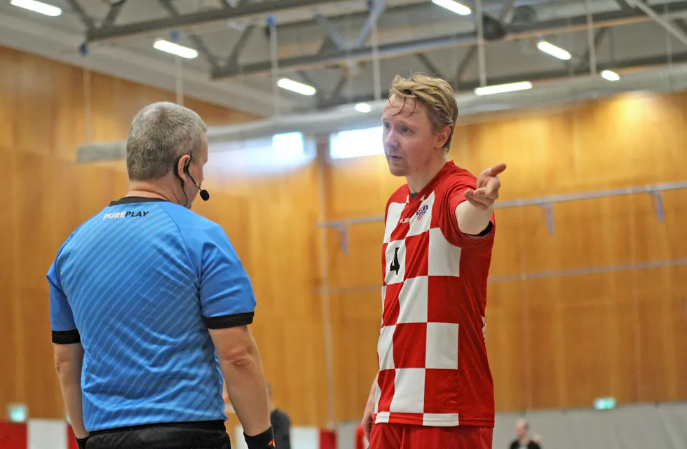 RØK I SEMIFINALEN: Sindre Bjerknes og resten av Sveiva-gutta måtte seg slått av seriemesterne Tunet. De er dermed ute av kampen om kongepokalen.