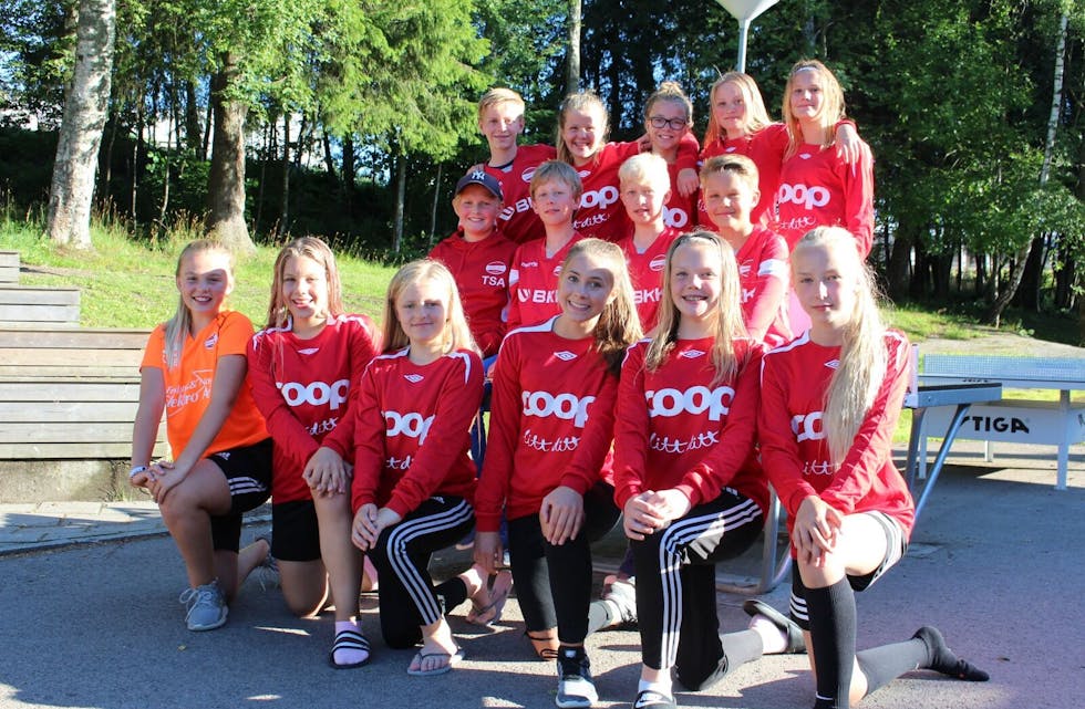 LIVET GÅR VIDERE: Nordre Fjell-gjengen sier seg fornøyde med årets Norway Cup, og ser fram til de gjenværende dagene i hovedstaden. Foto:
