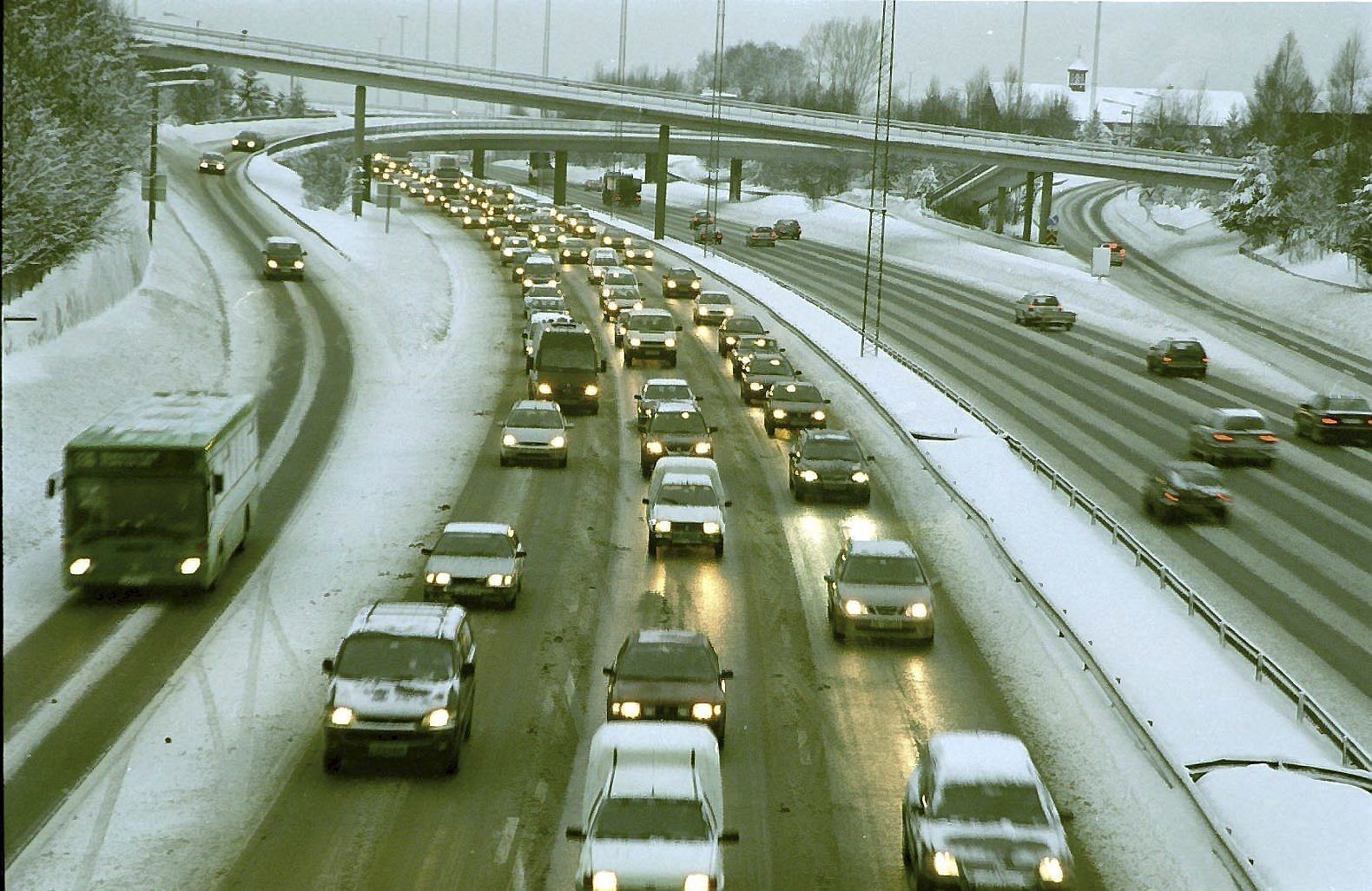 LANG STREKNING: Føreren av vogntoget vekslet hyppig mellom høyre- og venstrefila og skapte usikkerhet blant de andre trafikantene. Dette er kun et illustrasjonsbilde. Foto: