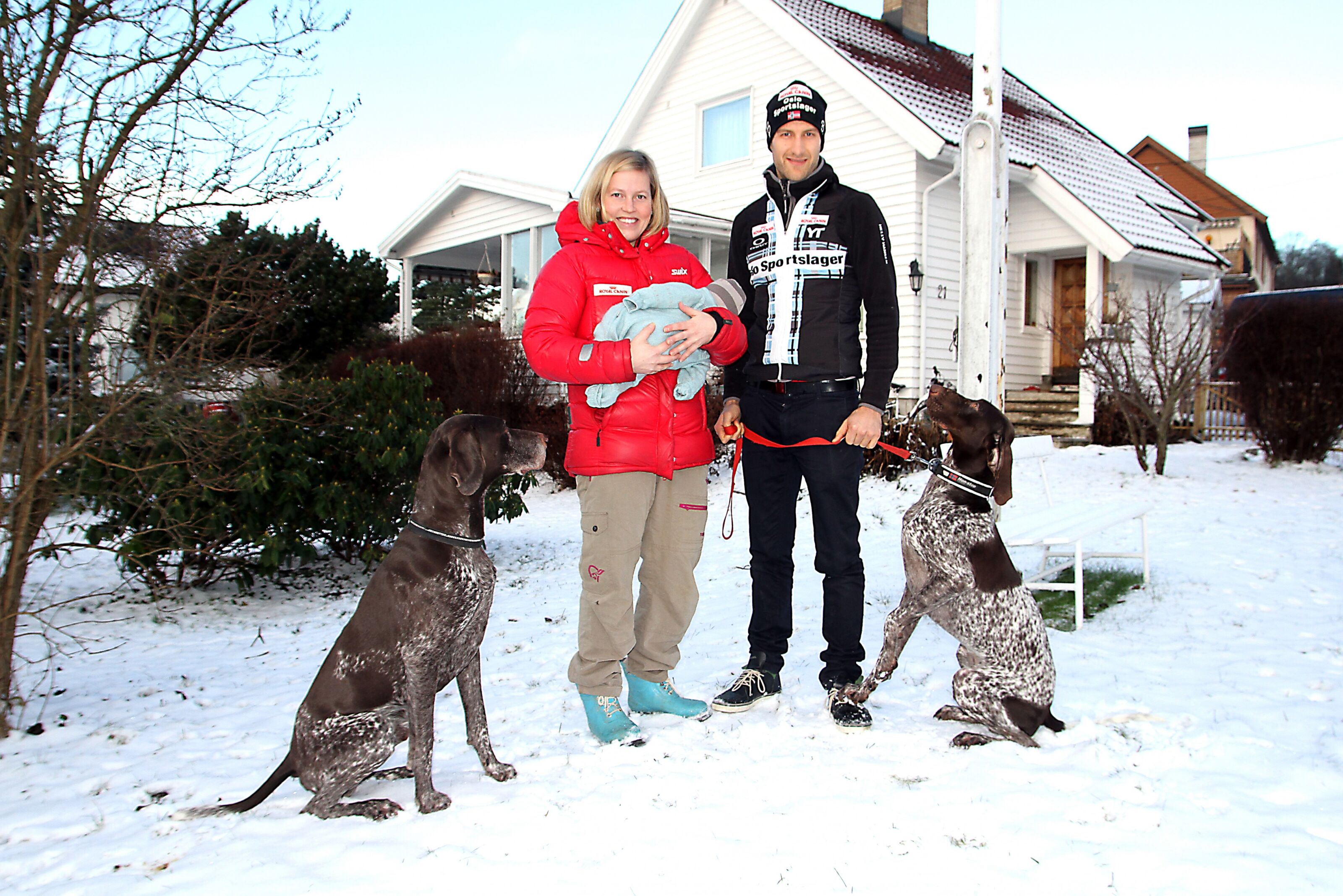 GOD SESONG: Med lomma full av medaljer og et nyfødt barn kan Viktor Sinding-Larsen se tilbake på tidenes barmarkssesong. Her sammen kona Linn Beate. Foto: Kay Grue Thorsen