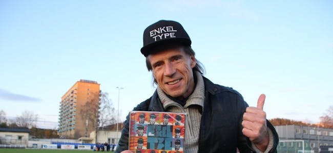 UTE MED PLATE: Jan Bøhler kan nå smile bredt over sitt første plateslipp med «Enkel type». Foto: