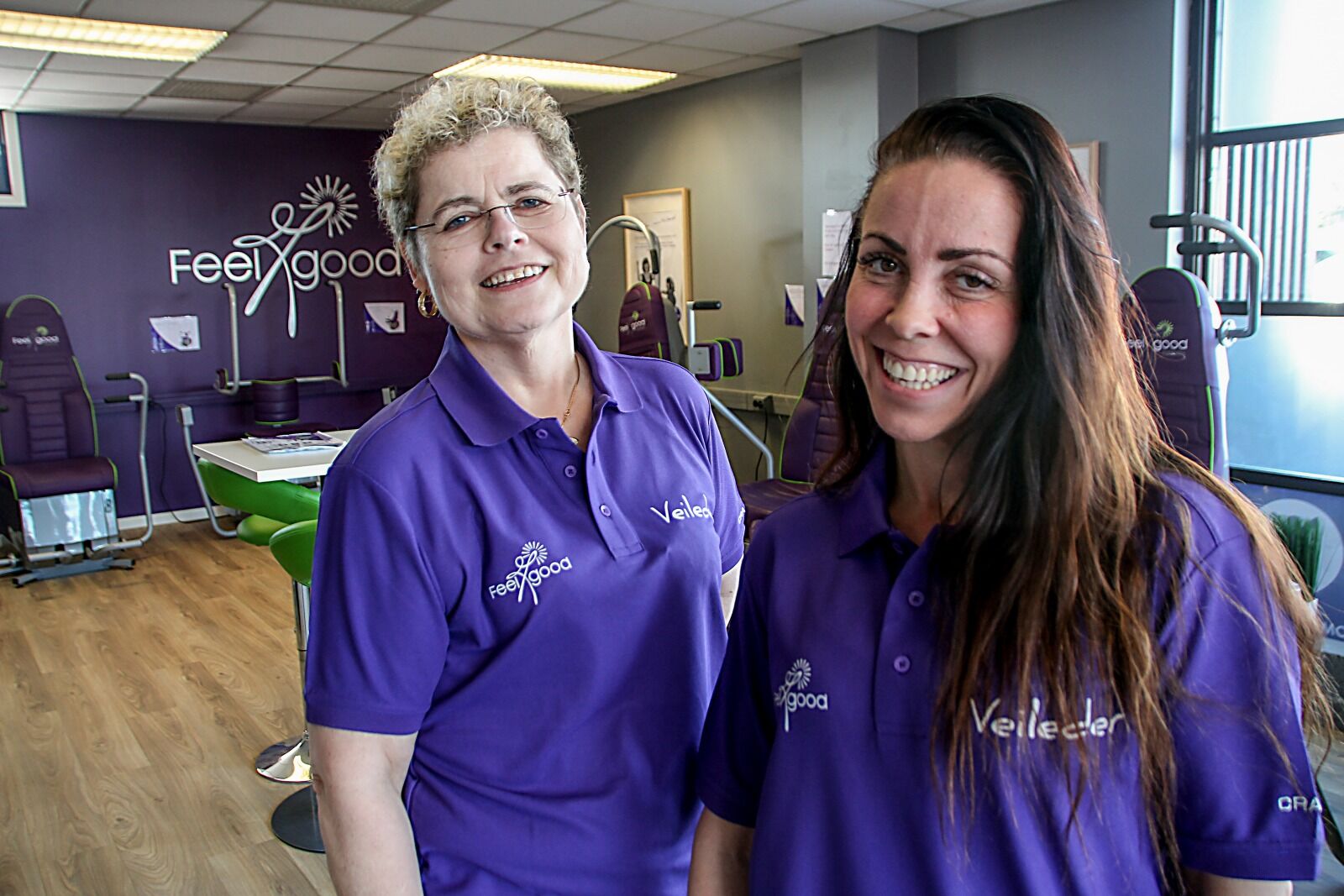 PÅ VOLLEBEKK: Daglig leder Vigdis Anette Hoxmark (t.v.) og personlig trener Gunn Heidi Justad på Feelgood Vollebekk setter pris på hvor fort de har blitt kjent med nærmiljøet. Foto: