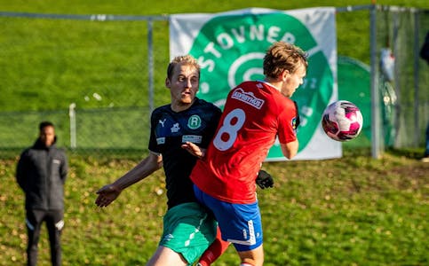 TAR TUREN NED: Kaptein Kasper Amdal (her fra hjemmeoppgjøret mot FUVO) og Stovner Sportsklubb rykker ned til 4. divisjon. Foto: Trond Gjerde